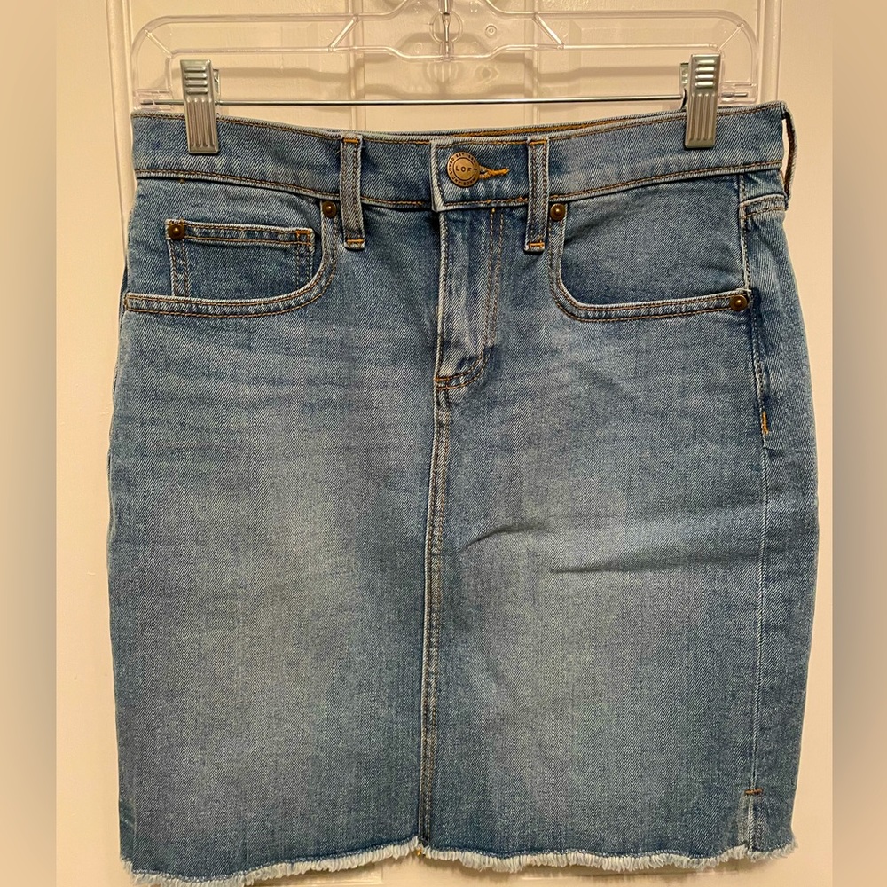 Loft denim skirt. Size 4. Never worn.